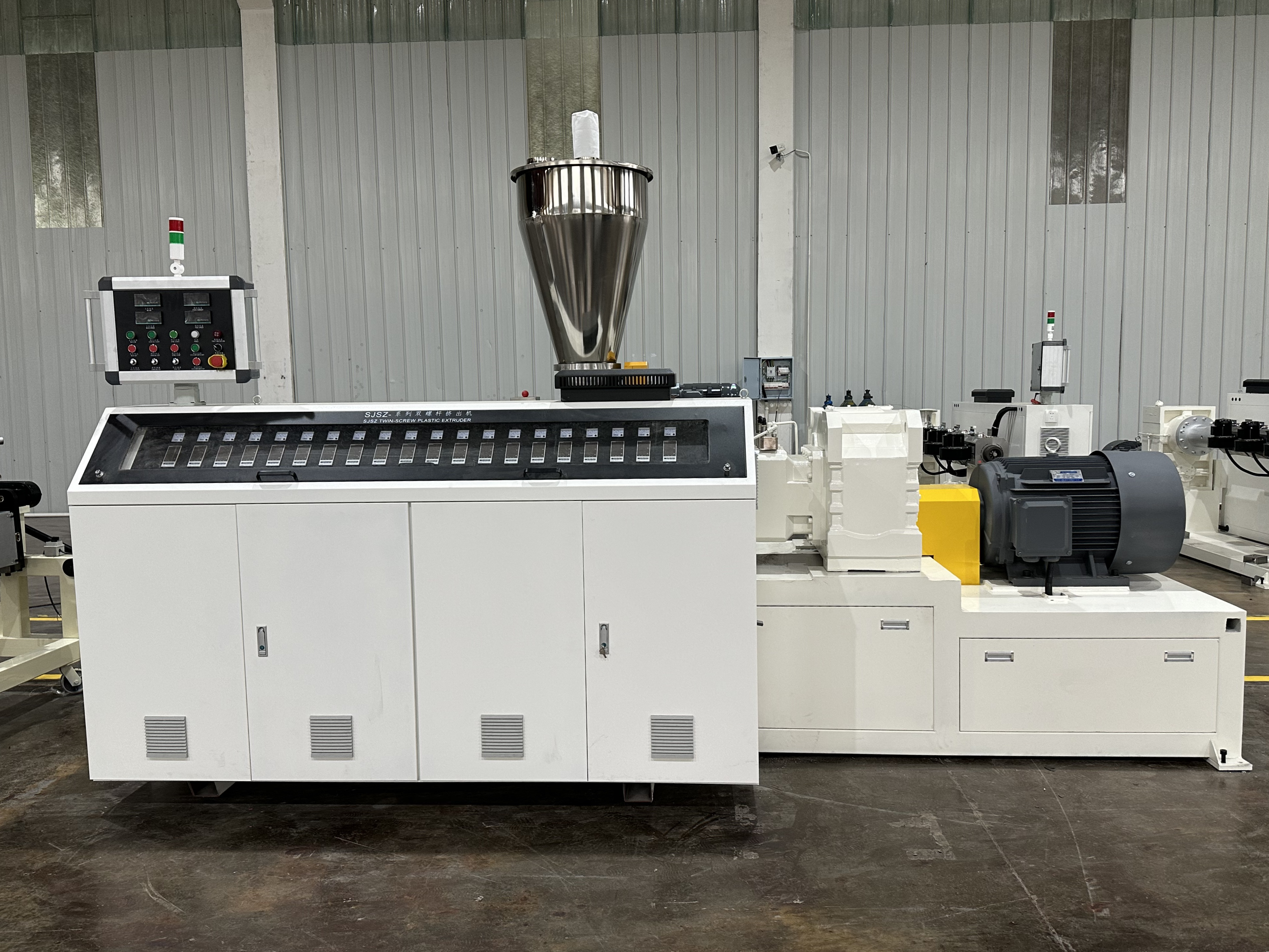 CONICAL TWIN SCREW EXTRUDER