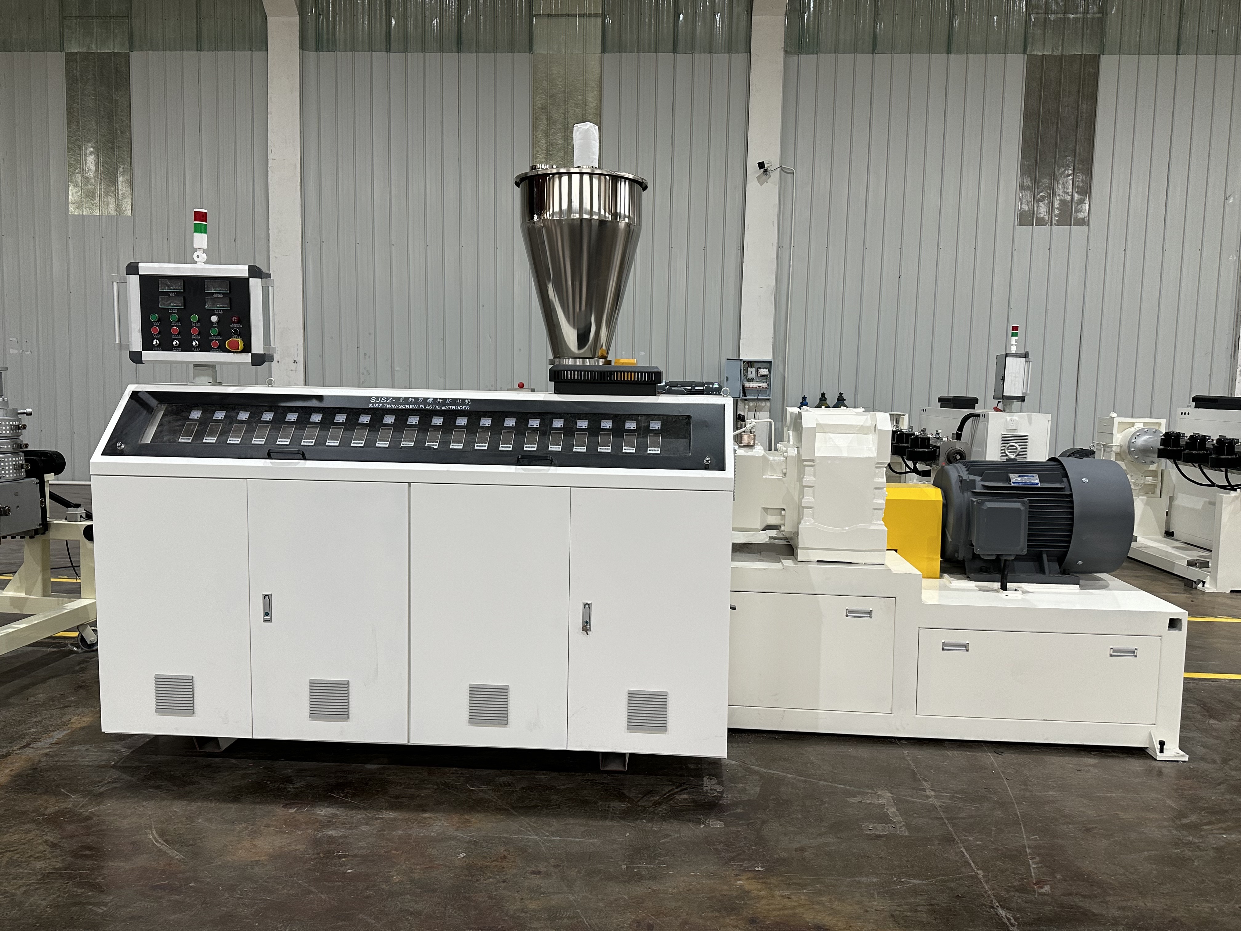 CONICAL TWIN SCREW EXTRUDER