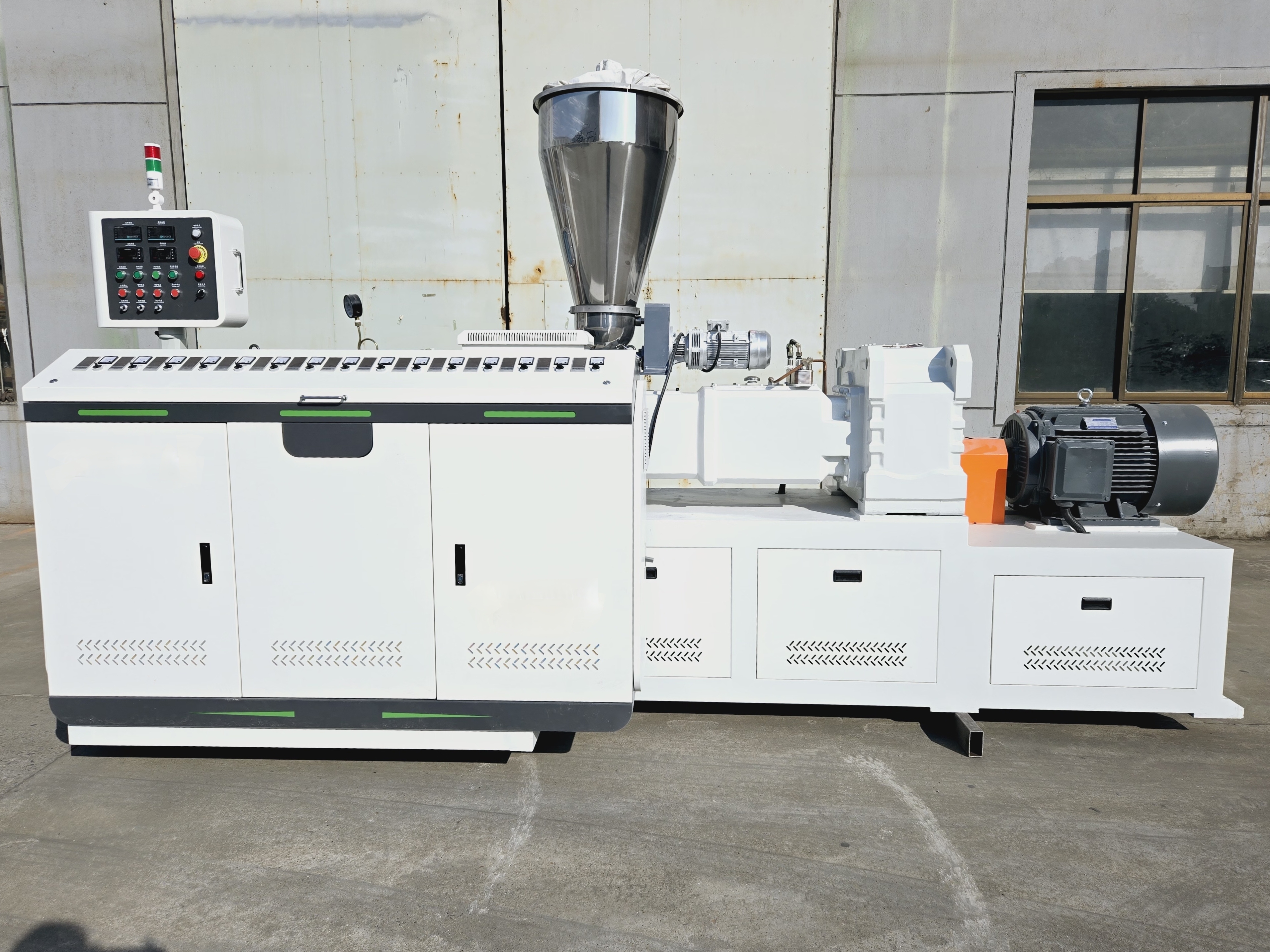 CONICAL TWIN SCREW EXTRUDER