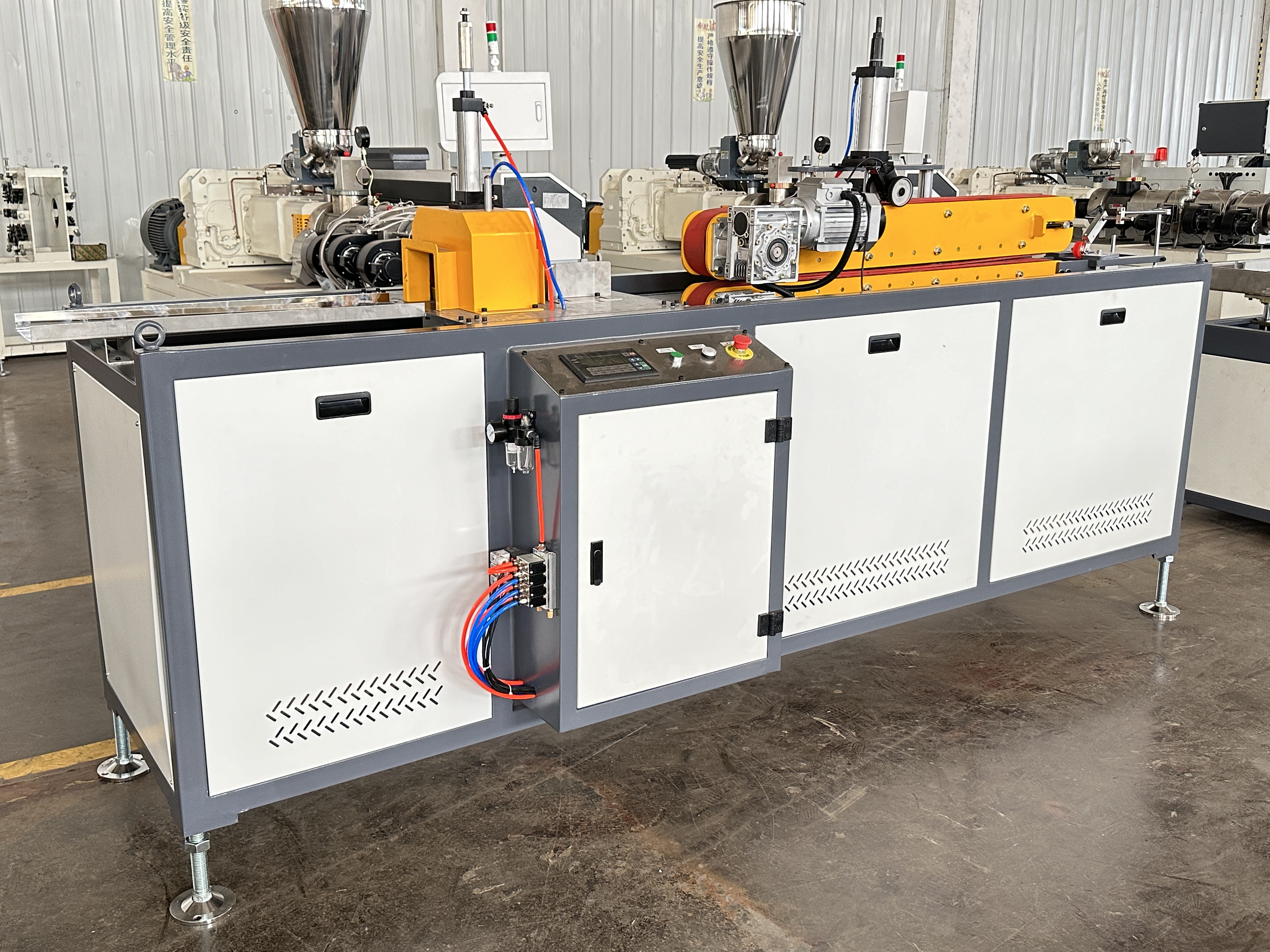 Traction and Cutting Machine