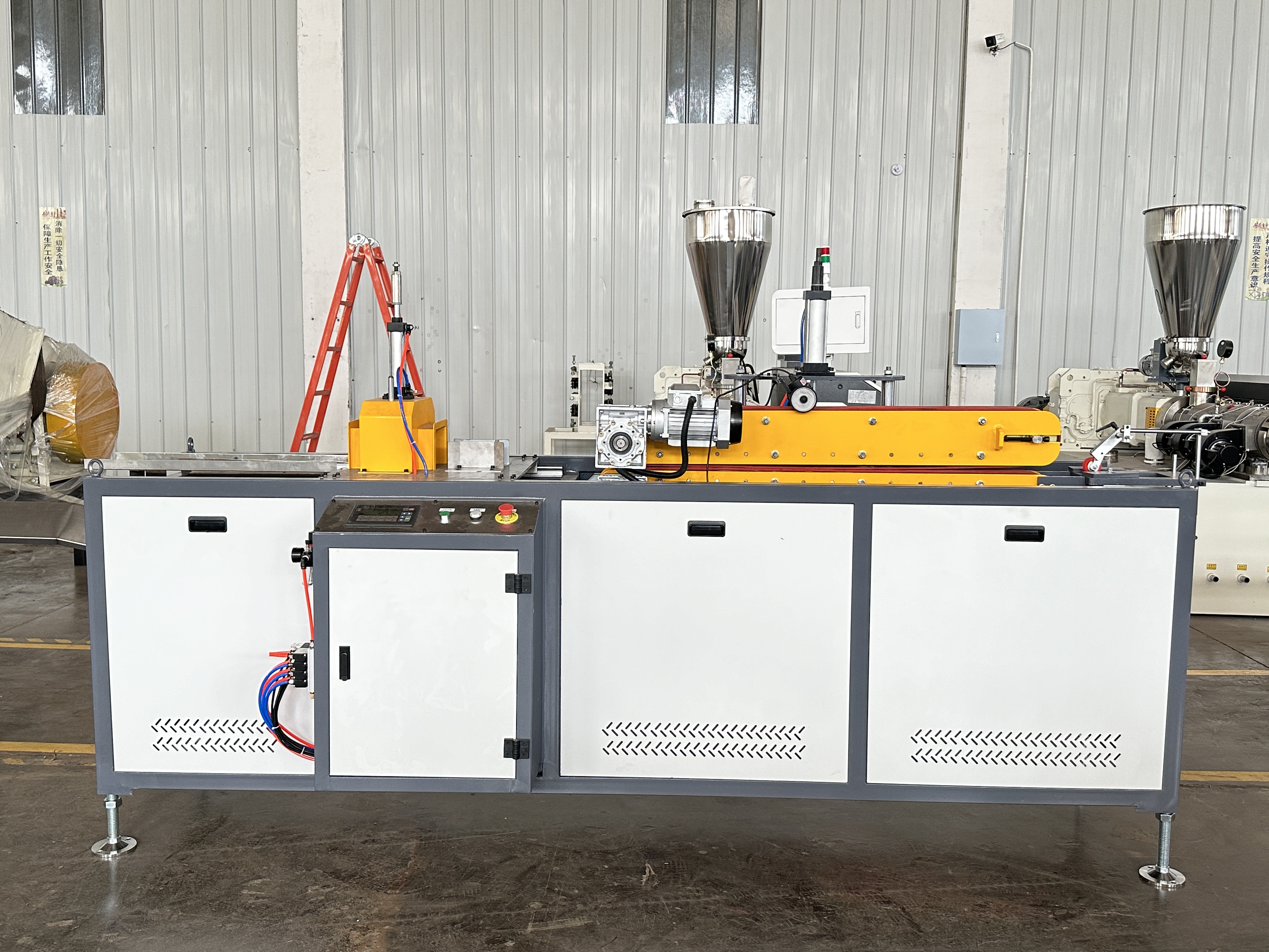 Traction and Cutting Machine