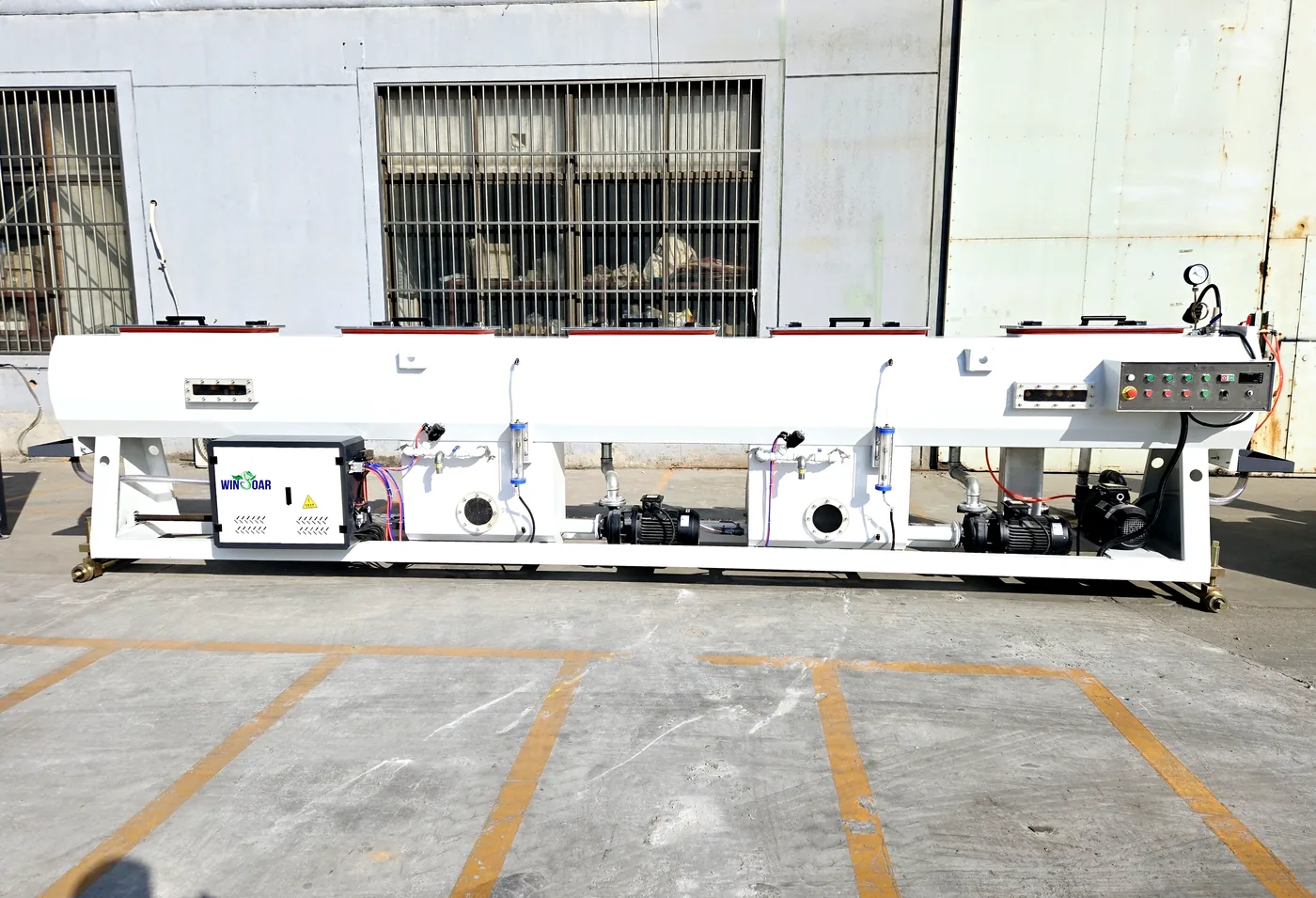 Vacuum calibration tank for 63-160mm PVC pipe production