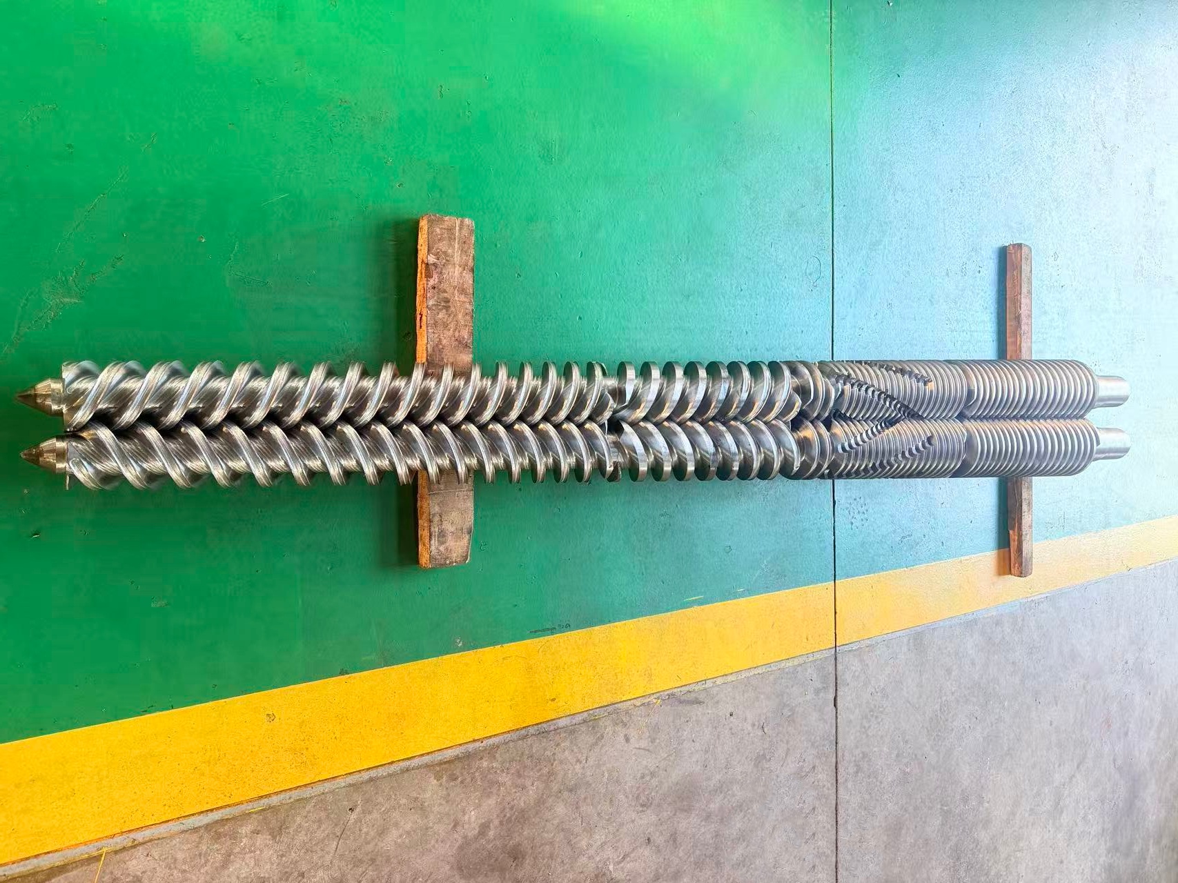 Bi-metallic Alloy Screw And Barrel for Extruder