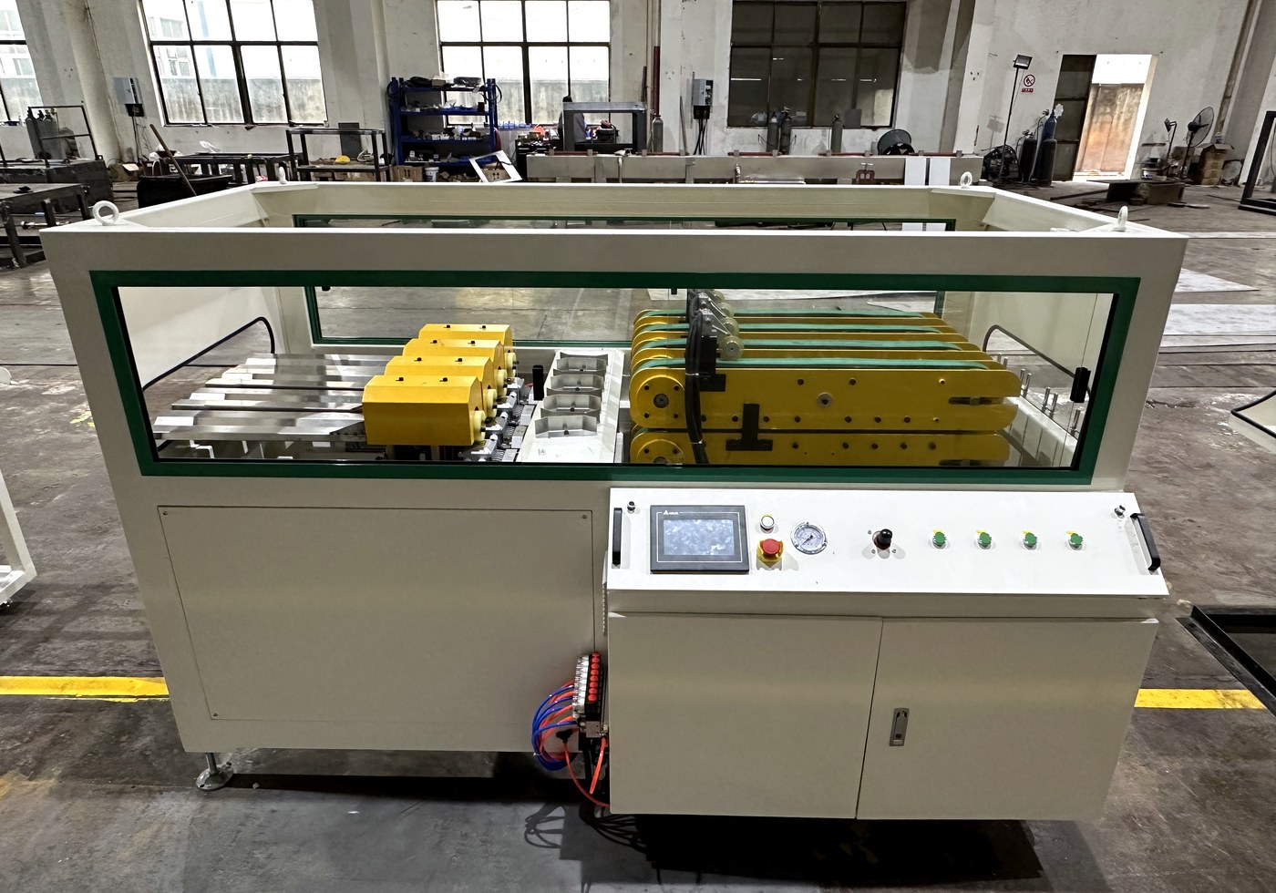 Haul-off and cutting machine for 16-32mm PVC one out four pipe line