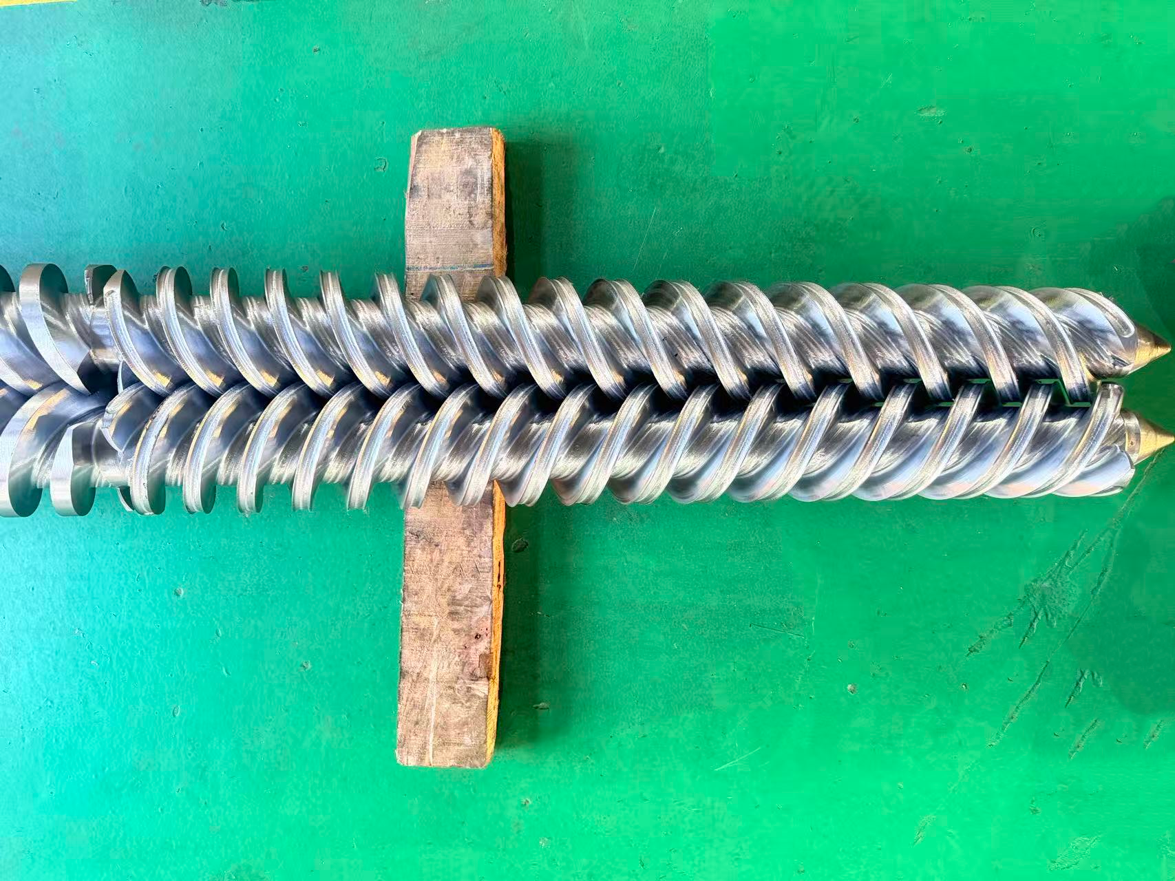 Bi-metallic Alloy Screw And Barrel for Extruder