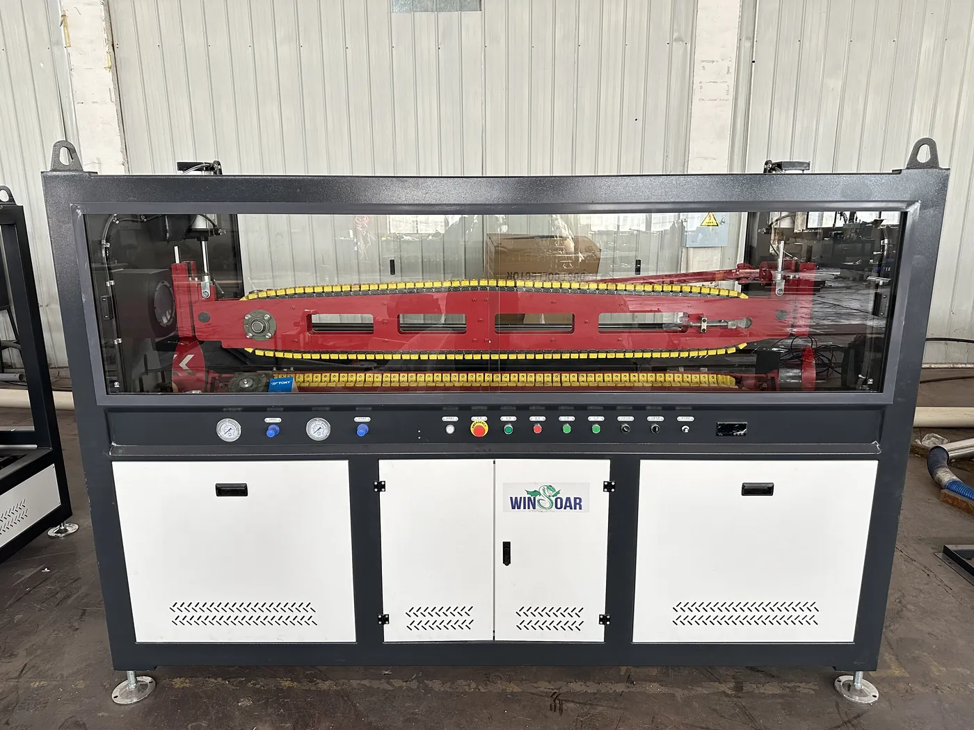 PVC pipe haul-off machine for stable pipe pulling