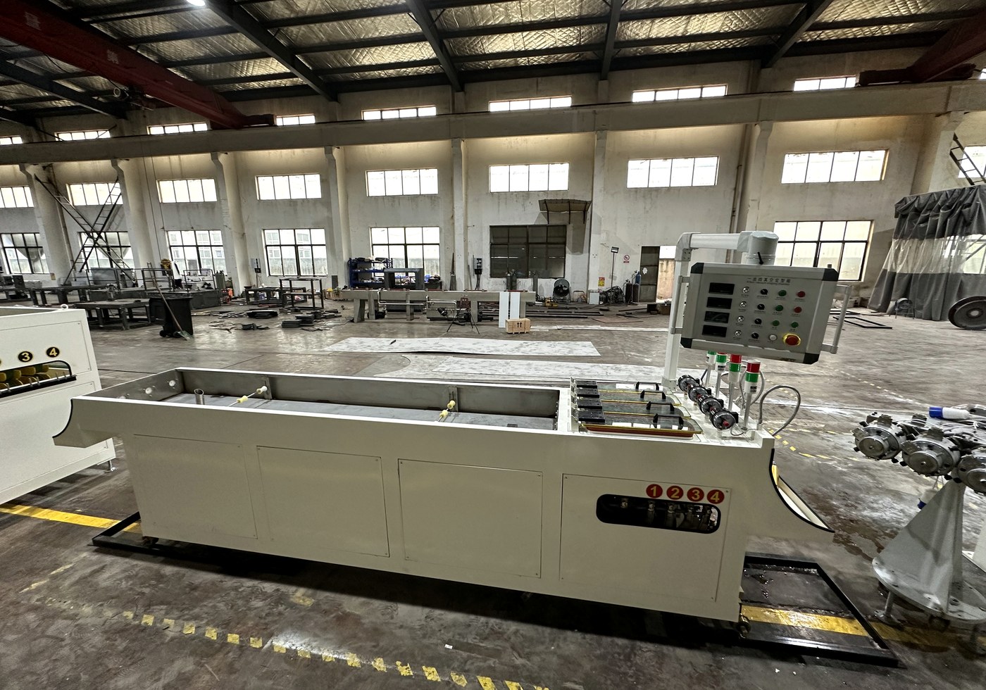 Vacuum calibration tank for 16-32mm PVC one out four pipe extrusion line
