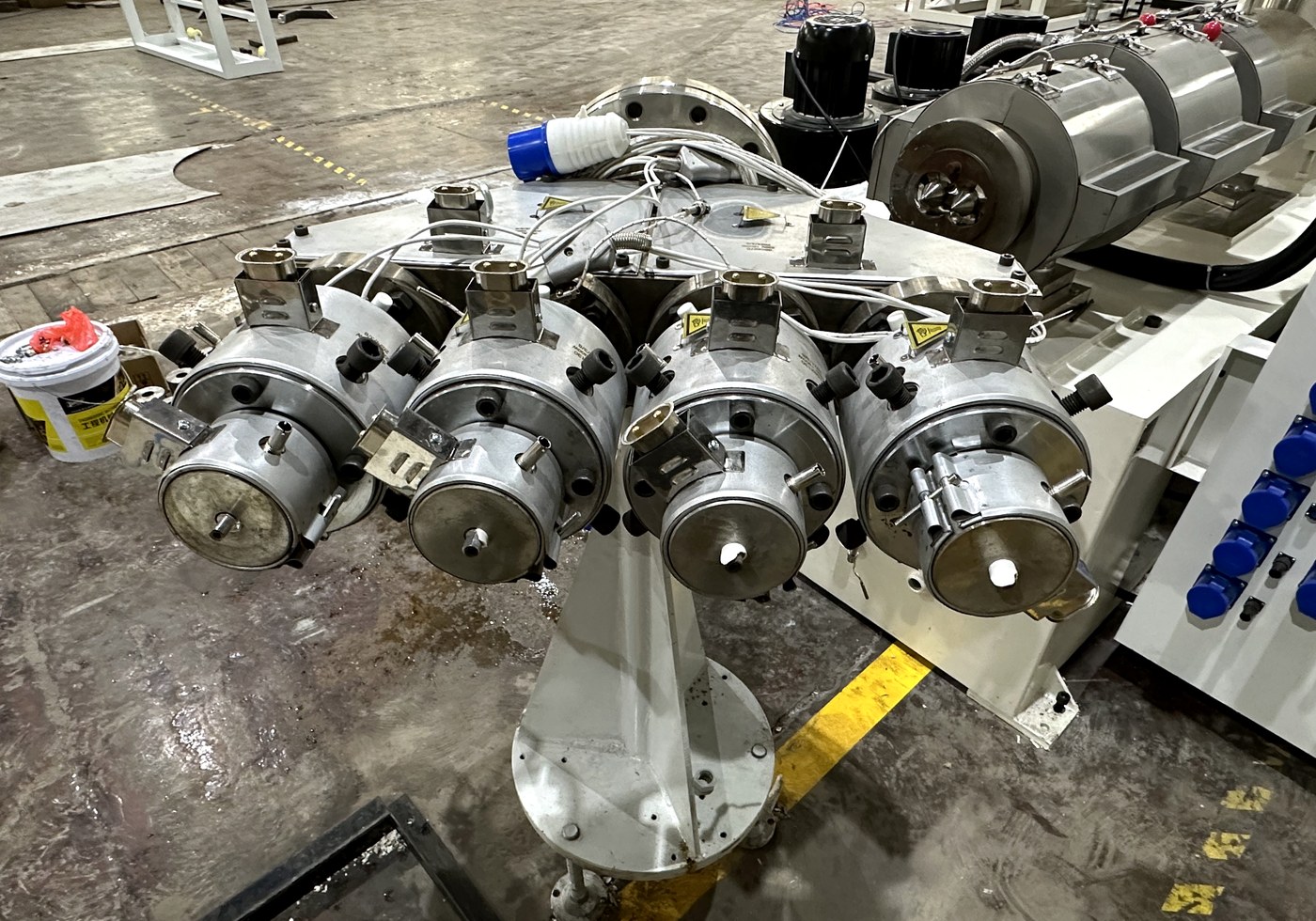 Four-cavity PVC pipe extrusion mould for 16-32mm one out four production